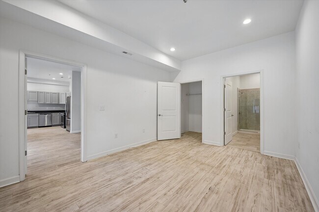 Building Photo - 980 N Marshall St