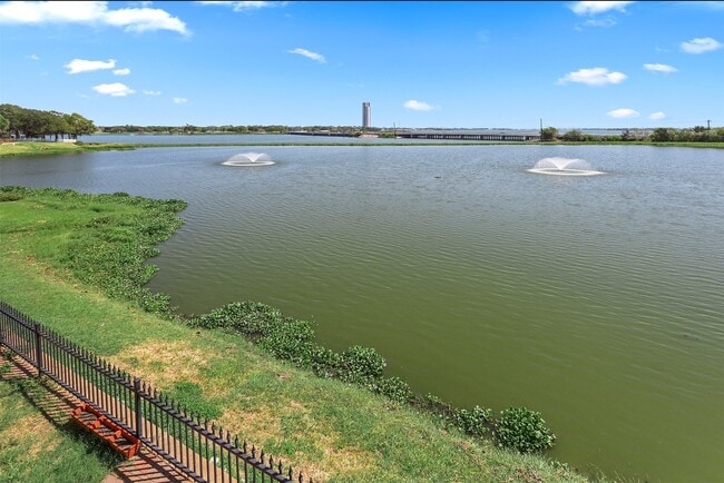 Building Photo - 17 Armand Shore Dr