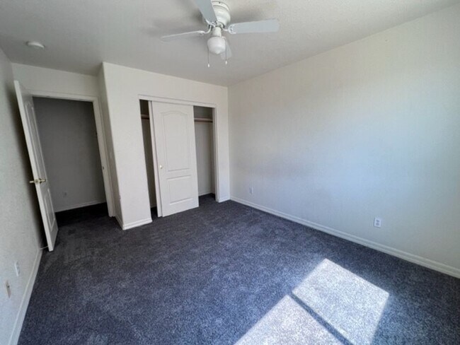 Building Photo - 3 Bedroom 2 bath Home Boat Deep Garage and RV parking Near Safeway