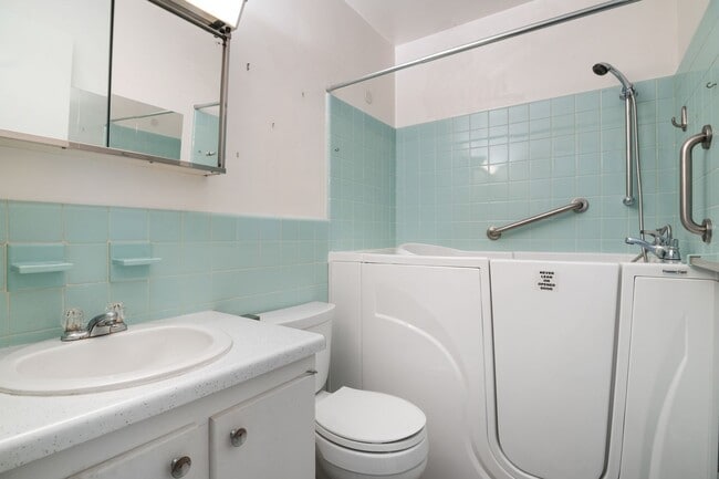 Building Photo - Charming 3 Bedroom Home with Tranquil Sett...