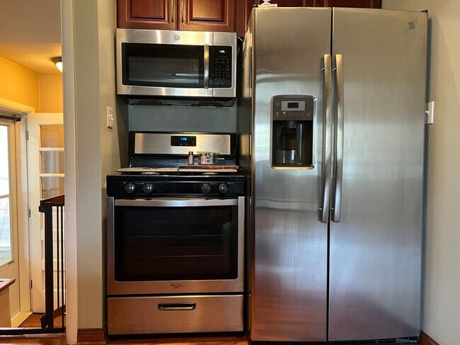 Building Photo - 743 Lander Rd