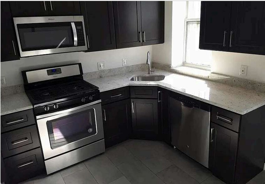 Kitchen - 2 - 432 Oakdale Pl NW
