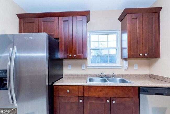 Building Photo - 235 Summer Hill Cir