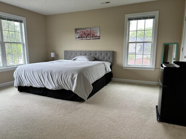 Building Photo - 323 Fox Hill Rd