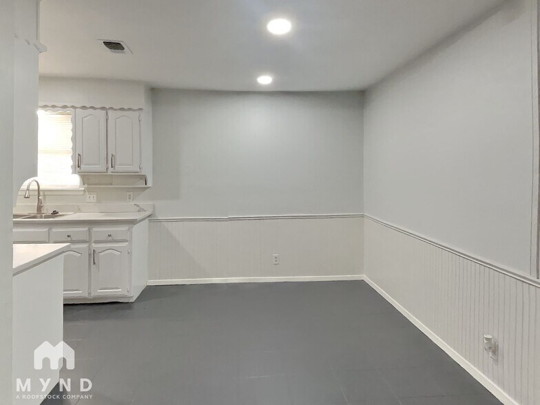 Building Photo - 408 Park Center Blvd