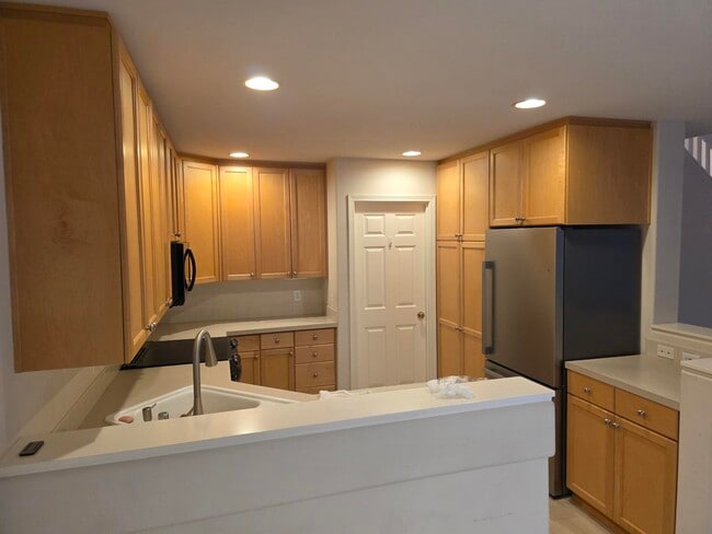 Building Photo - 583 Elma Ave NE