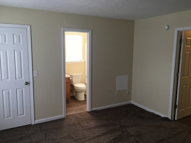 Building Photo - 320 Greenleaf St SW