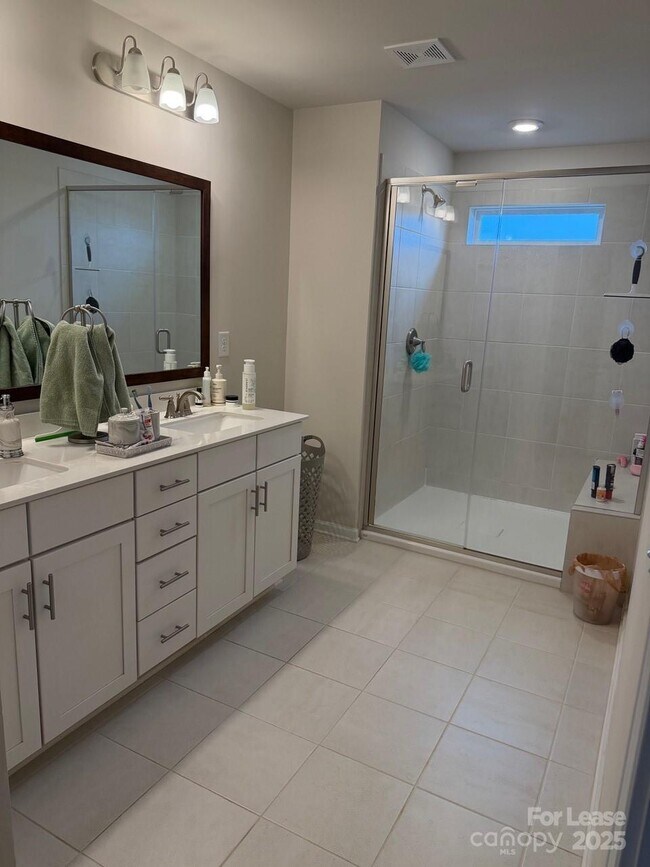 Building Photo - 403 Wescott St