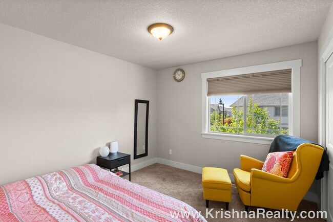 Building Photo - Gorgeous *Corner Lot* 4 BD* 2.5 BA* Single...