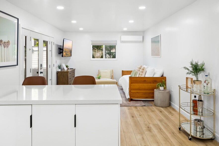 Building Photo - 321 N Gertruda Ave