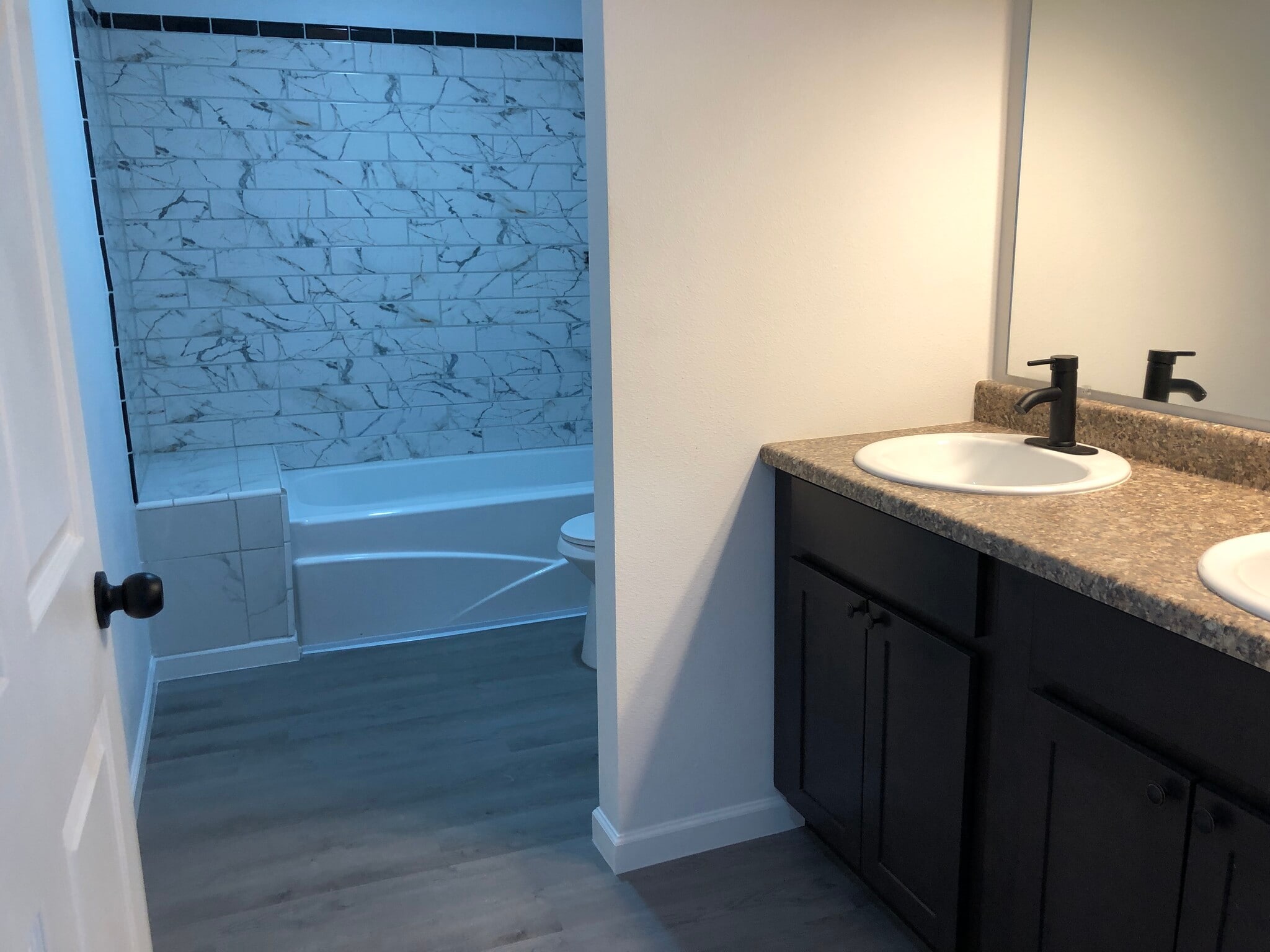 Building Photo - 1272 NW Terre View Dr