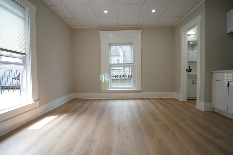 Building Photo - 142 Dorchester St