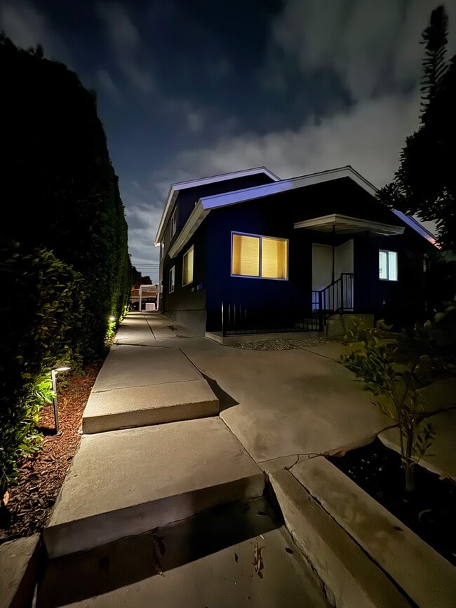 Front 2 - 3019 Chaucer St