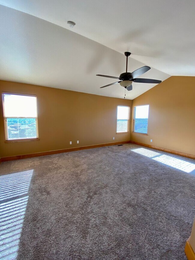 Building Photo - Immaculate 4 bed 3.5 Bath with Mountain Views and Unique Amenities!  Pet Friendly! Desirable 80922!
