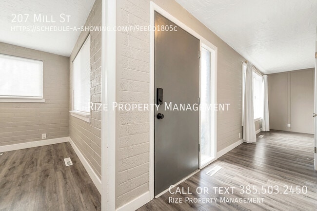 Building Photo - 207 Mill St