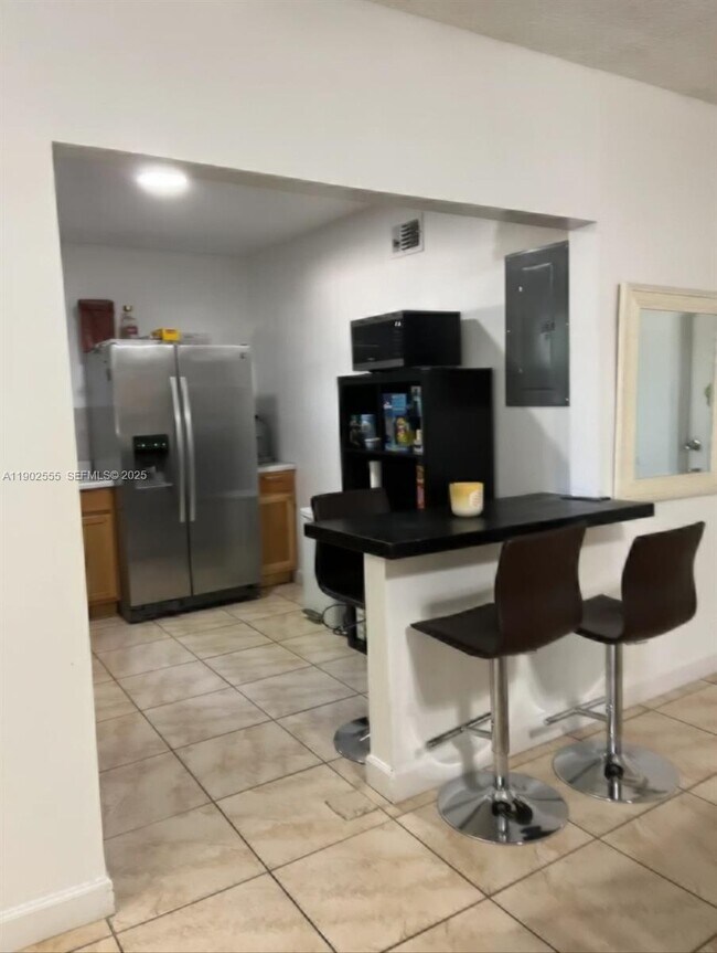 Building Photo - 830 NE 199th St