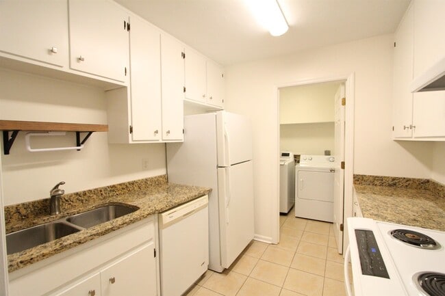 Building Photo - 617 N Magnolia Dr