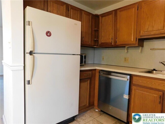 Building Photo - 813 Main St