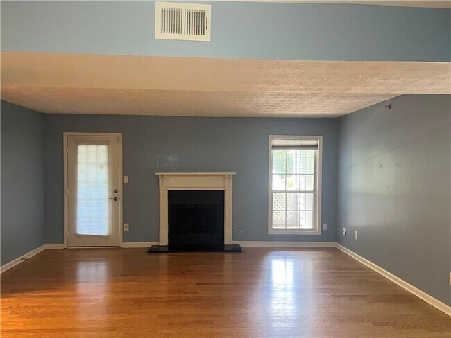 Building Photo - 4161 Riverlook Pkwy SE