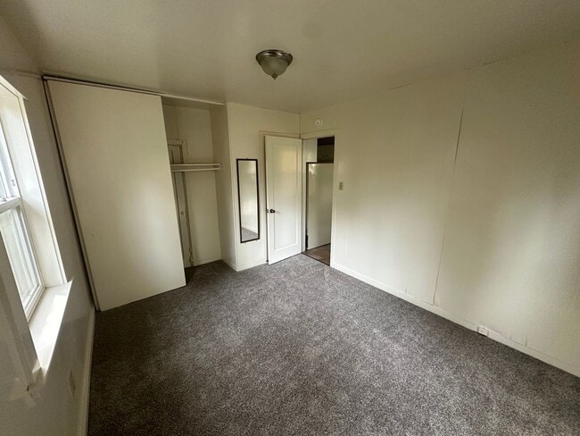 Building Photo - Cozy Quiet Grass Valley Charmer - 1/1 650 SF (Driveway, Parking, & Yard)