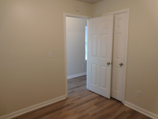 Building Photo - 330 Barshay Dr