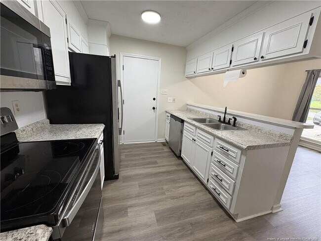 Building Photo - 491 Oates Dr