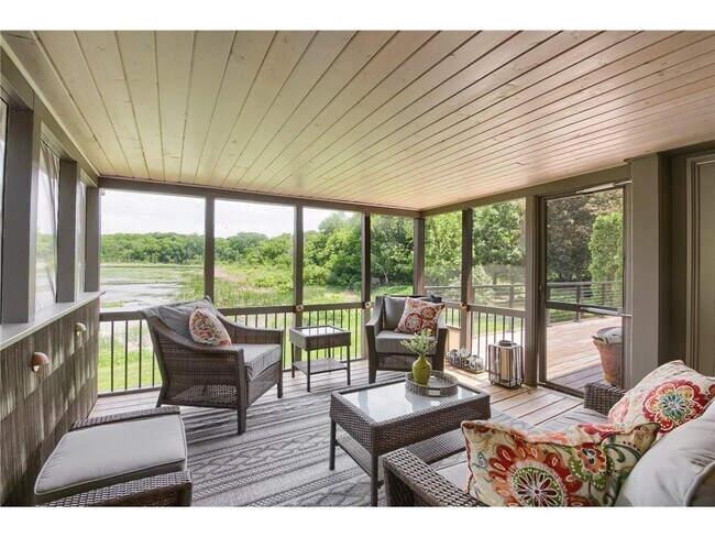 Building Photo - 3465 Deephaven Ave