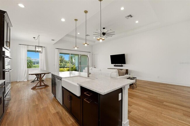 Building Photo - 7857 Redonda Lp