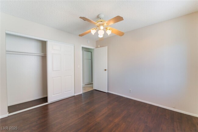Building Photo - 5453 Requa Ave