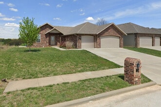 Building Photo - 863 S Dry Gulch Rd