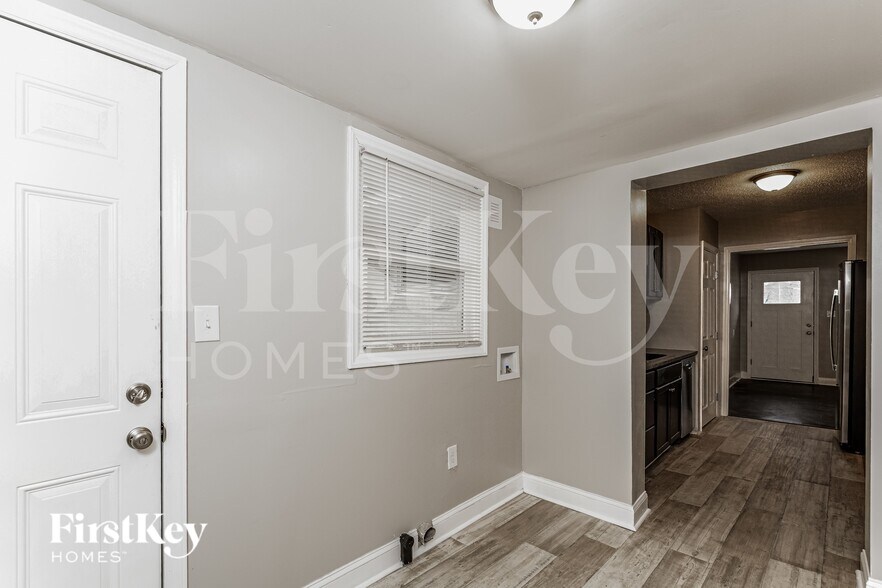 Building Photo - 1104 Raynor St