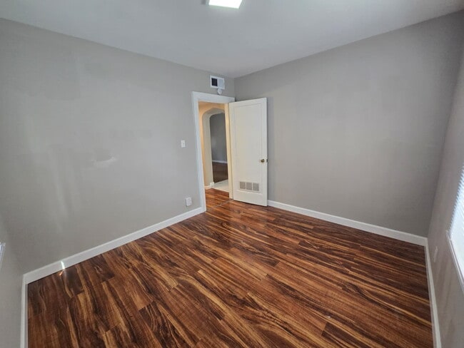 Building Photo - Awesome 3-Bedroom Home in St. Louis – Move...