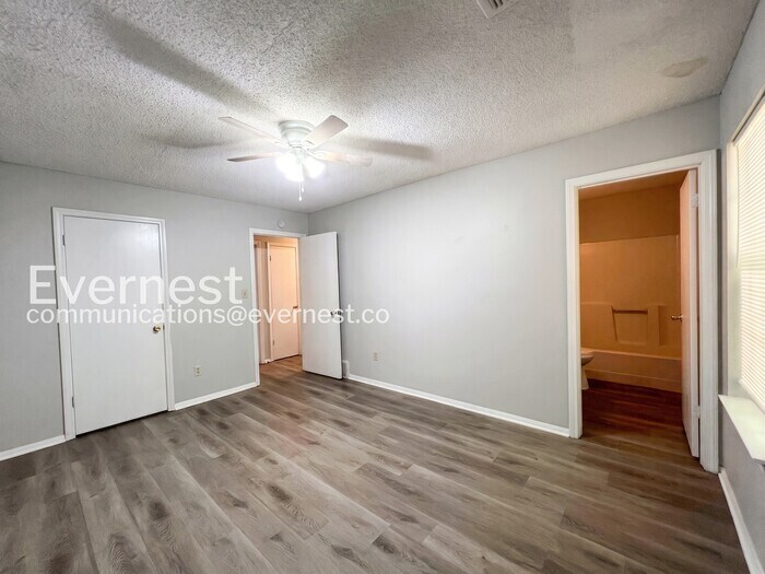 Building Photo - 5565 Chapel Hill Dr
