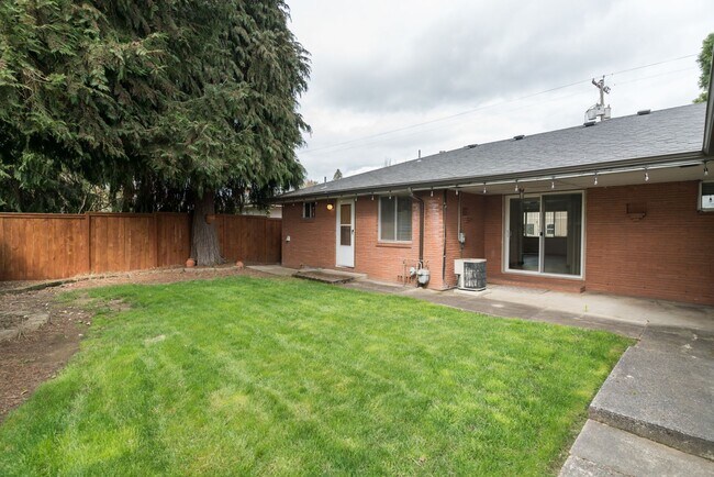 Building Photo - SE Walnut (Hillsboro)