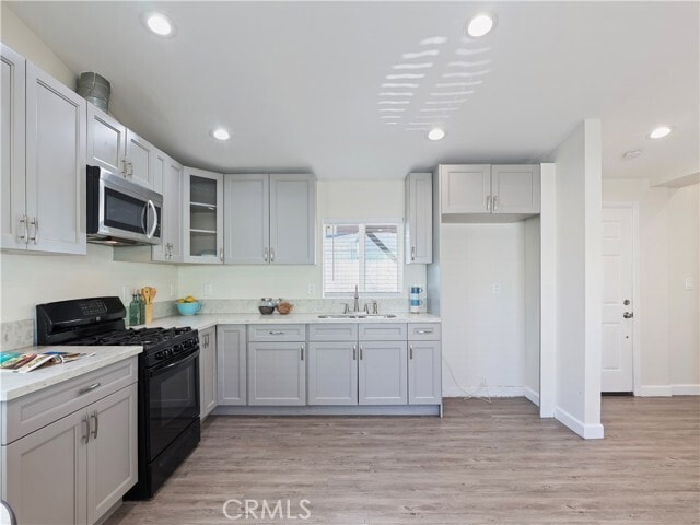 Building Photo - 15803 Chatsworth St