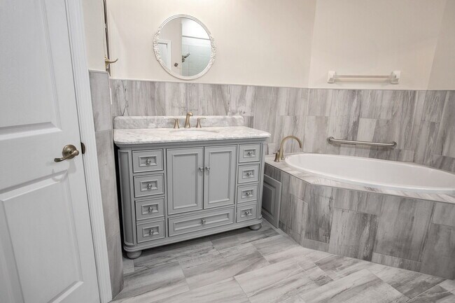 Building Photo - Beautiful Palencia Condo Available for Rent