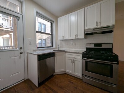 Building Photo - 1821 W Leland Ave