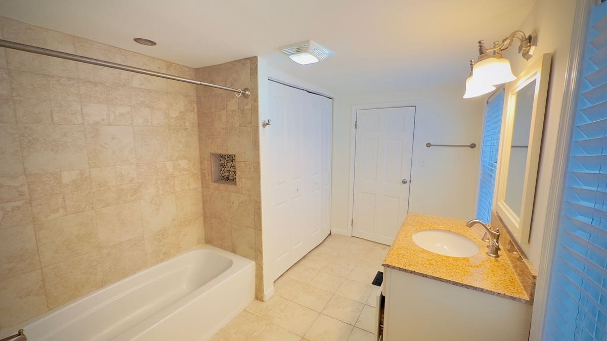 Building Photo - 2234 Fleet St