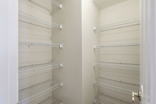 Building Photo - Unbeatable location near Lake Ridge Park and Marina, offering boating, fishing, wildlife and bird...