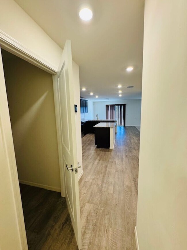 Building Photo - FALL MOVE IN SPECIAL!! Northwest/ Marana- ...