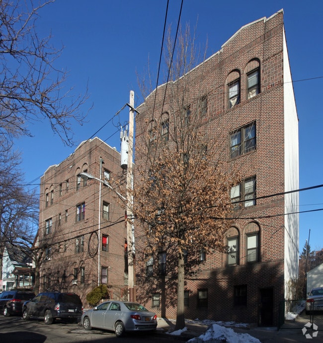 Primary Photo - 15 N 10th Ave