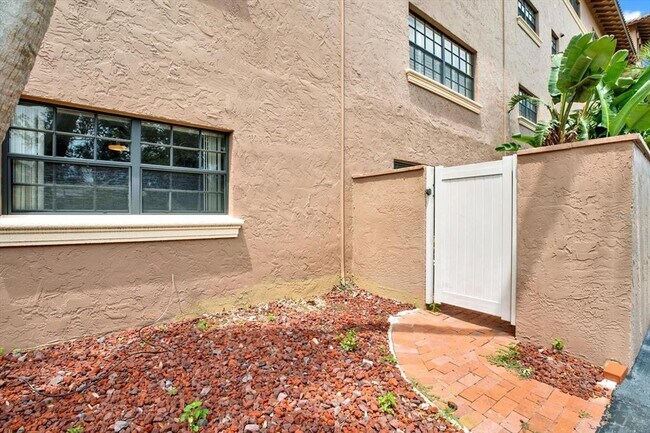 Building Photo - 6100 Gulfport Blvd S