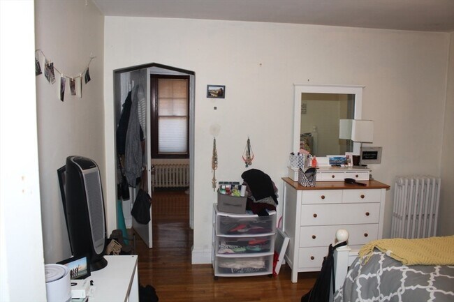 Building Photo - 50-52-52 Colborne Rd