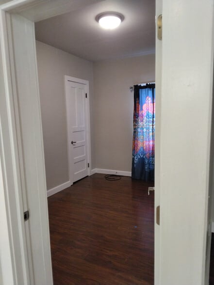 Building Photo - 37 Holland Pl