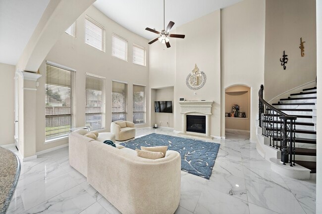 Building Photo - 3627 Grand Prom