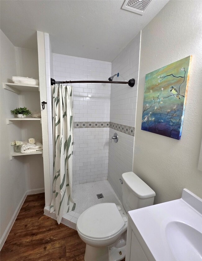 Building Photo - 5422 Pine Ave