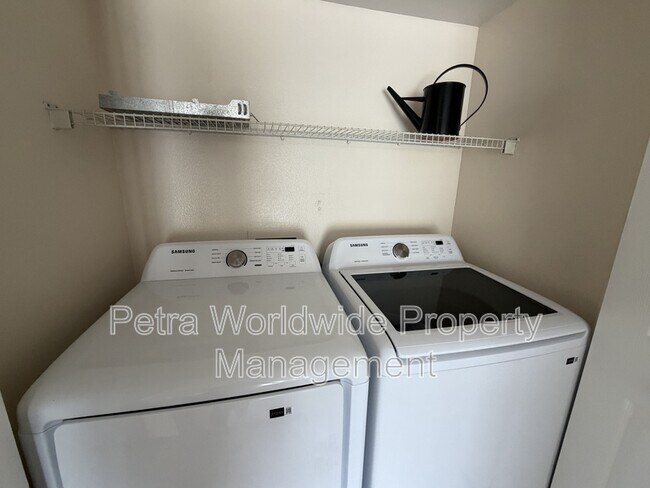 Building Photo - 1074 Universal Rest Pl