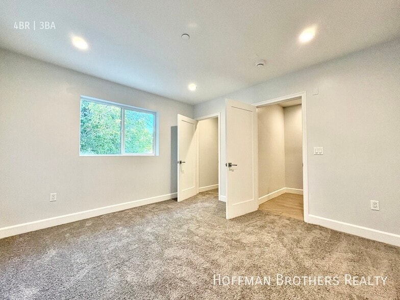 Building Photo - 6032 Romaine St