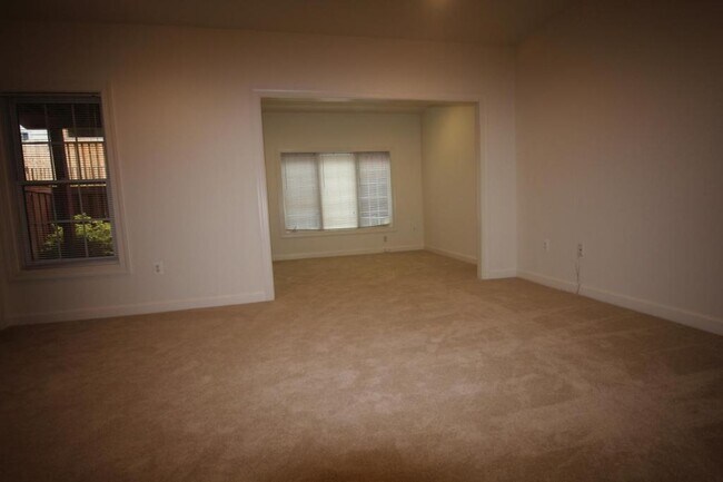 Building Photo - 4555 Fair Valley Dr