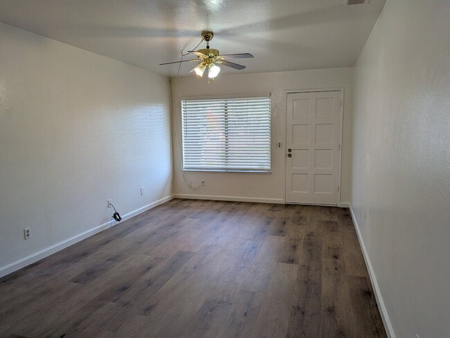 Building Photo - 9279 Corinthian Cir